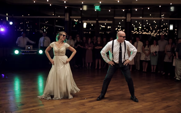 VAATA LAHEDAT VIDEOT! Isa ja tütre tants pulmas muutus šikiks tantsukarusselliks