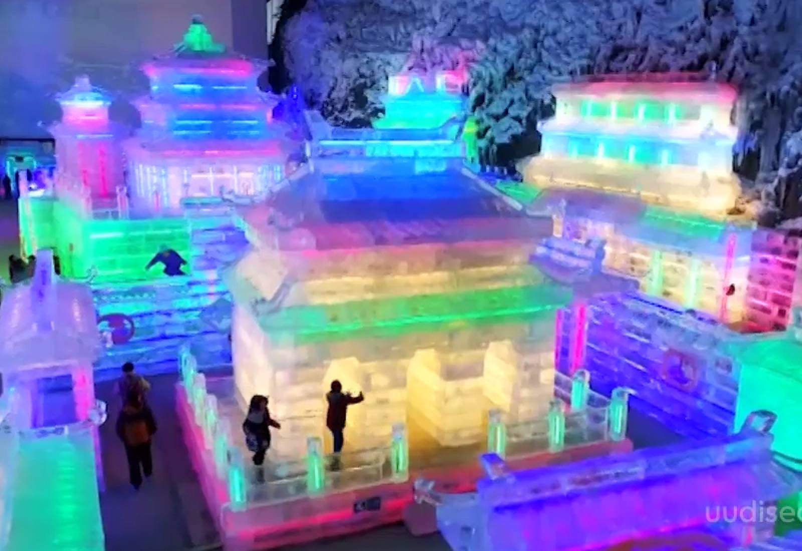 Video! Hiina lummavad jääpargid meelitavad taas turiste jäist ilu nautima