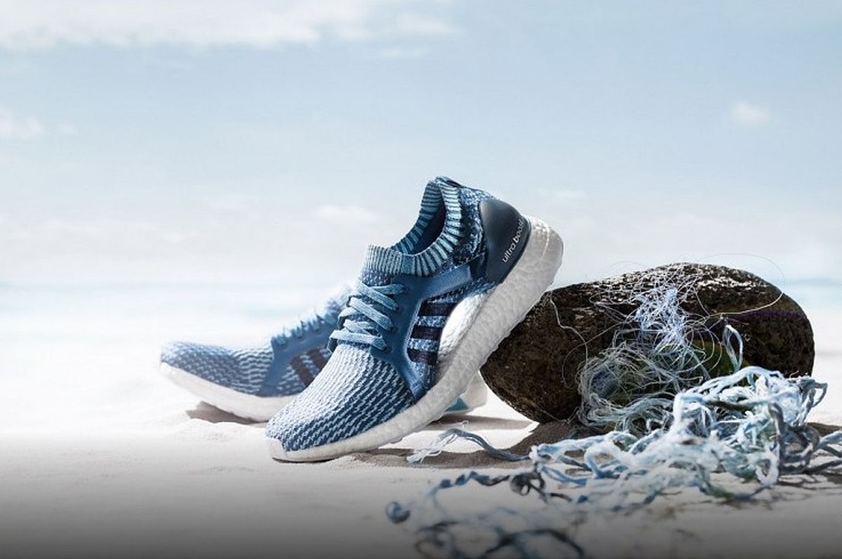 Adidas müüs ookeanist leitud plastikpudelitest valmistatud tosse miljon paari