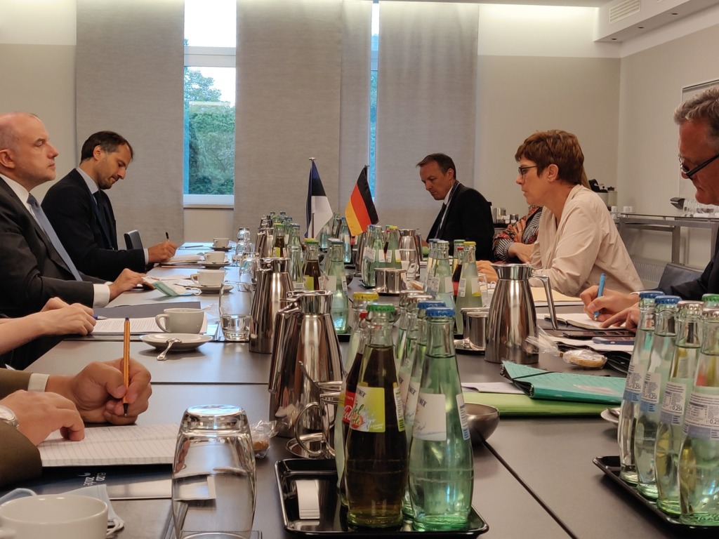INIMELUDE KAITSEKS I Kaitseminister Luik arutas Saksamaa kaitseministriga arenguid Valgevenes ja Navalnõi mürgitamist