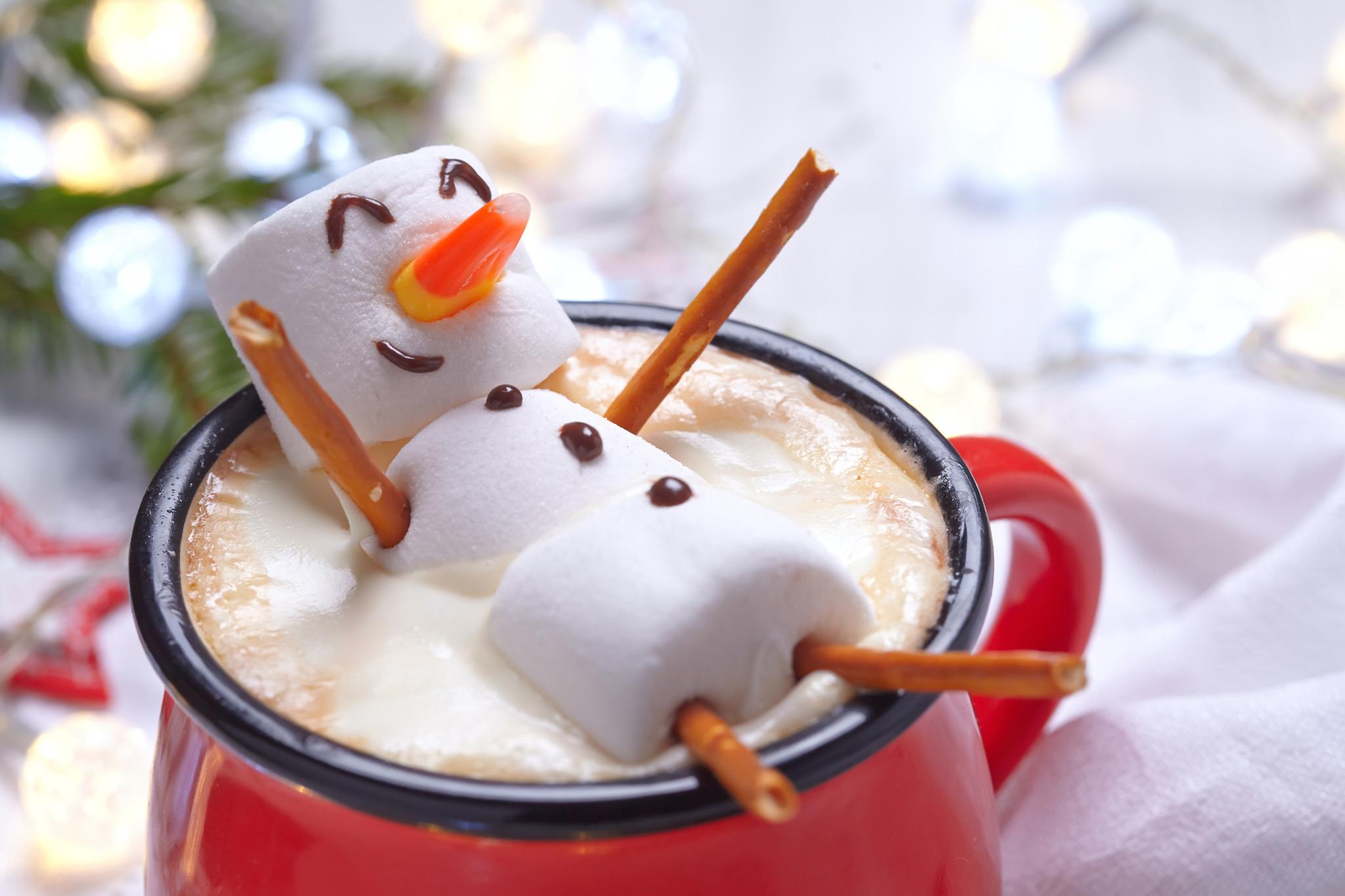 Red,Mug,With,Hot,Chocolate,With,Melted,Marshmallow,Snowman