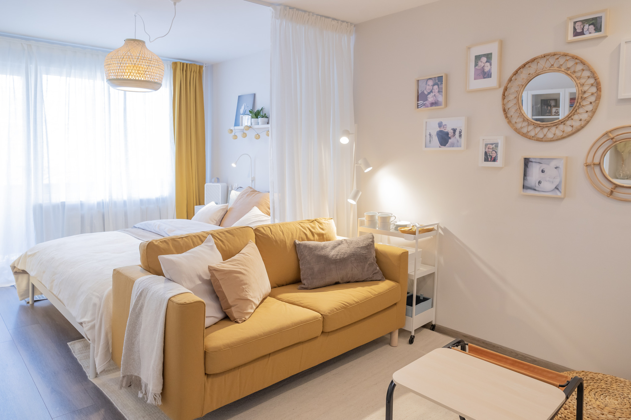 Sisekjundaja annab nõu: kuidas kujundada magamistuba ja elutuba ühte ruumi?
