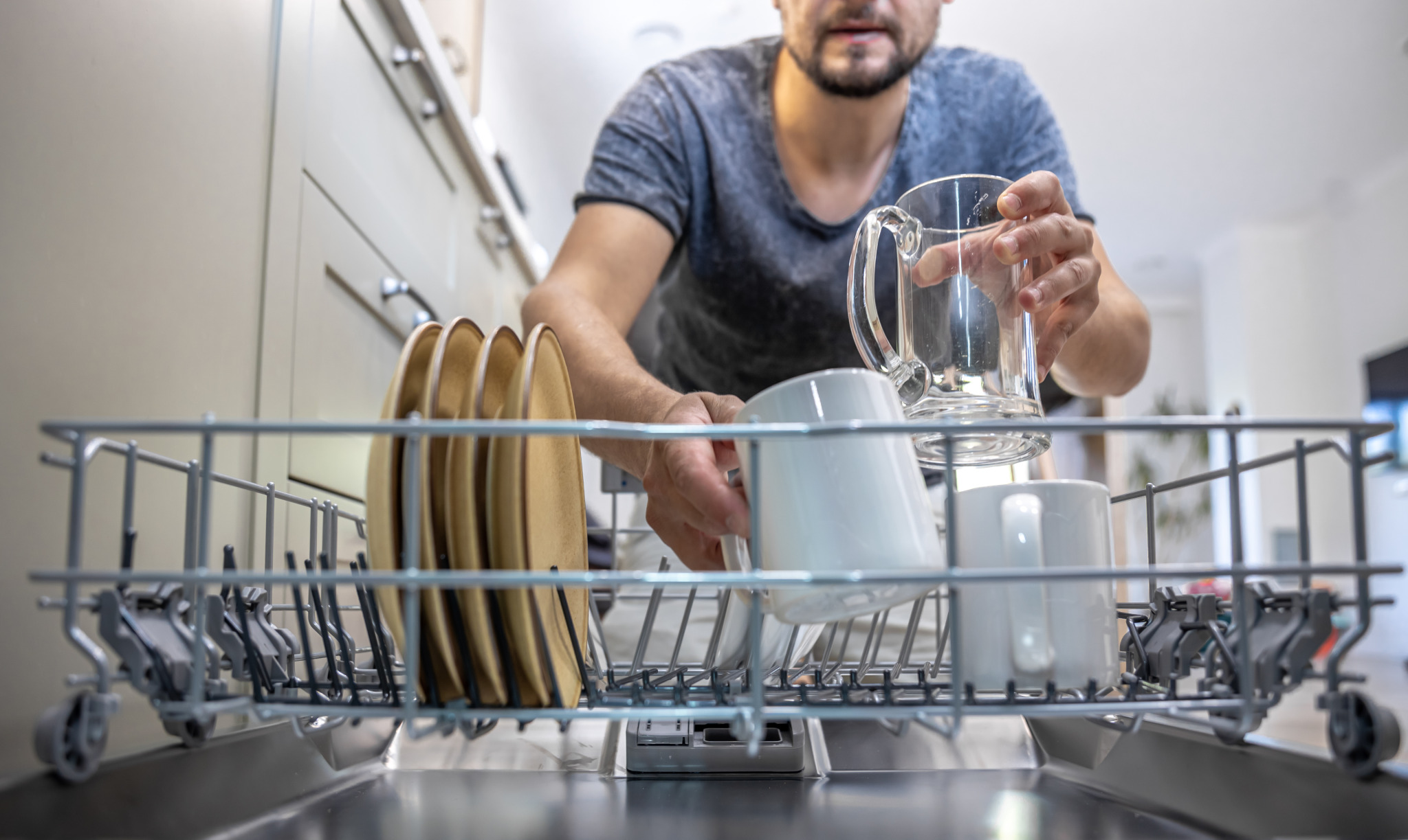 NÕAUNDED I Nõudepesumasina saladused ja müüdid – kas nõusid peab enne pesu loputama?